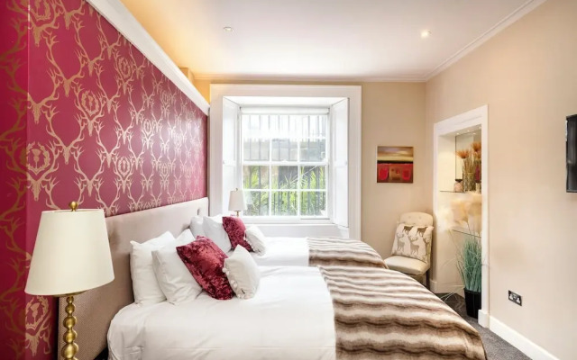 JOIVY Ultra Luxe 3BR home near Princes St