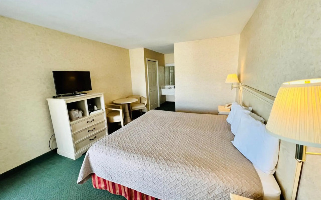 Court Plaza Inn & Suites