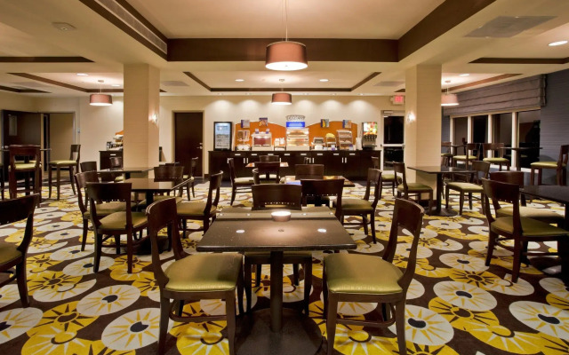 Holiday Inn Express Hotel & Suites Largo-Clearwater by IHG