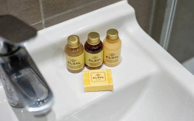 Guestready - Gorgeous 2BR Home With Balcony in Queensbury