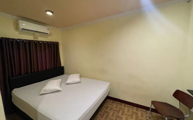 RedDoorz @ Jalan Sam Ratulangi Manado – Guest Rooms – Manado