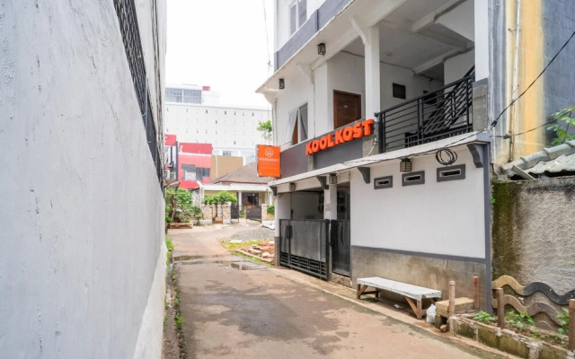 Koolkost near Universitas Pancasila