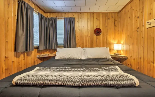 All-season Lakefront Mercer Vacation Rental