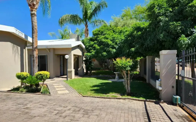 Green Kalahari Guesthouse