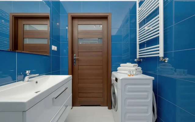 Klimasa White&blue Apartment by Renters