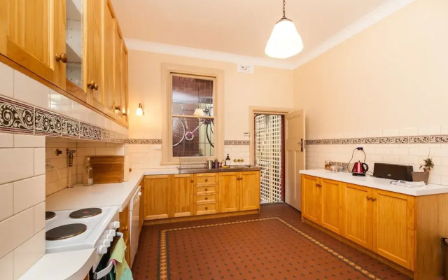 MADELINE, 1BDR Fitzroy Apartment