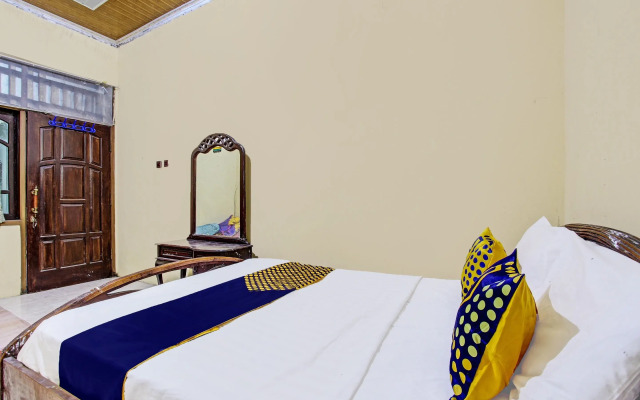 SPOT ON 92188 Ndalem Eyang Guesthouse Syariah