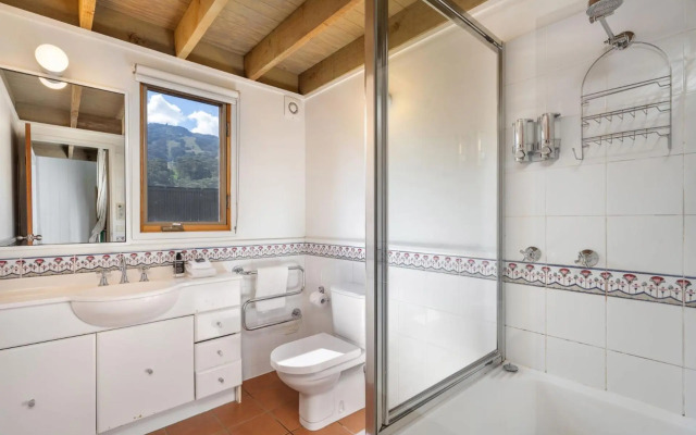 Banjo 1 bedroom with loft bunk room and amazing views