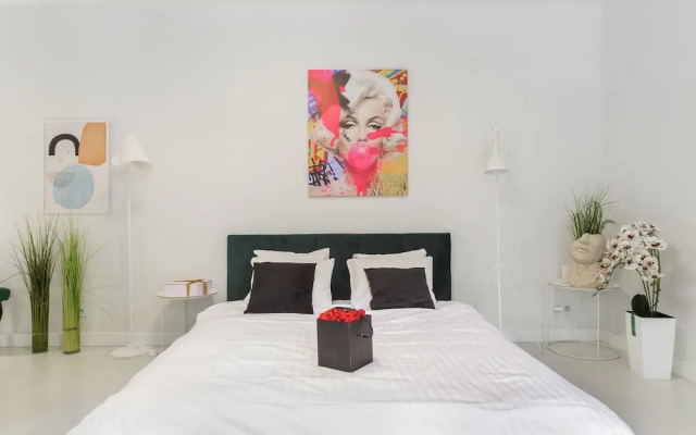 Lumina lux apart near Uprising Museum