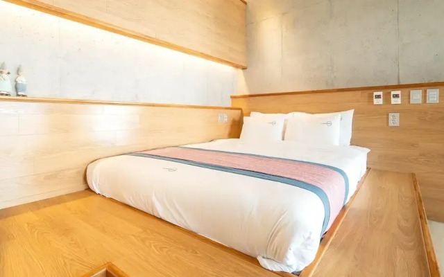 Gyeongju Luna Piena Poolvilla