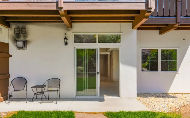 Dasha's Snowboard Track - Icicle Village