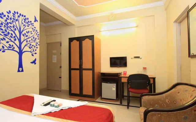 OYO Flagship 12684 Compact Green View