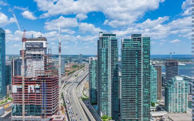New!! Air Canada Condo Near CN Tower