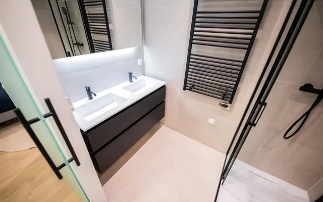 Alphabet 1 BR Apartment Ss177