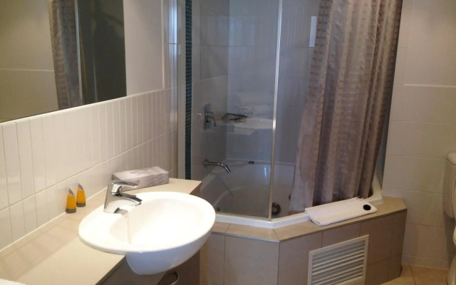 BASE Holidays - Ettalong Beach Premium Apartments