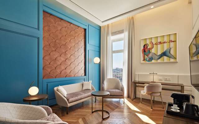 De Bonart Naples, Curio Collection by Hilton