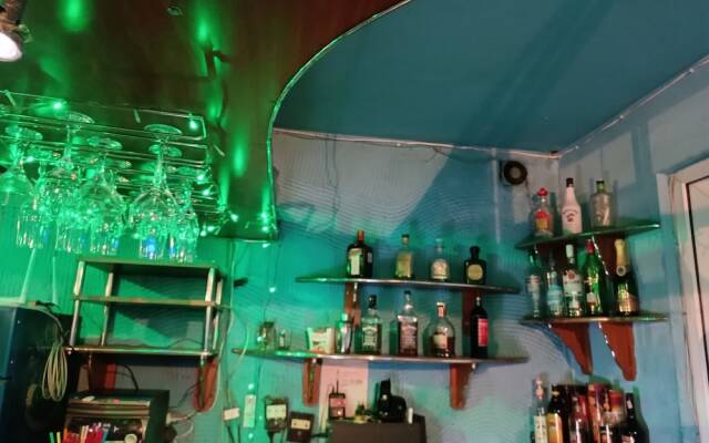 Cocktail Hotel