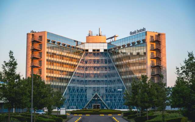 Flonk Hotel Groningen Zuid, BW Signature Collection