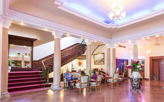 Riverside Hotel