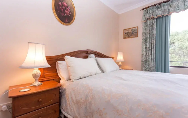 Albany's Big Grove Bed & Breakfast