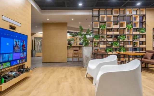 Smiley's Long Time No See Hostel (Chongqing Crown Grand Escalator Lianglukou Metro Station Branch） – Hotel Rooms – Chongqing