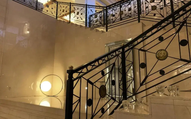 Crystal View Hotel	