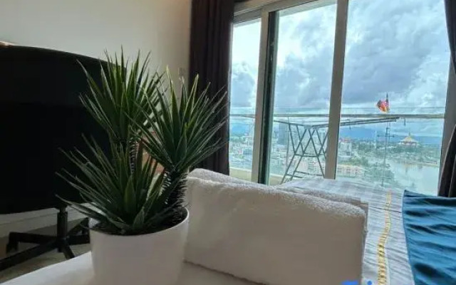 Riverine sapphire apartment