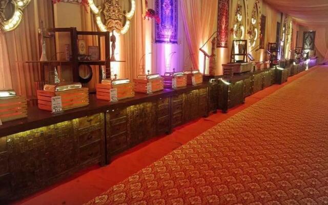 Friends Hotel & Restaurant