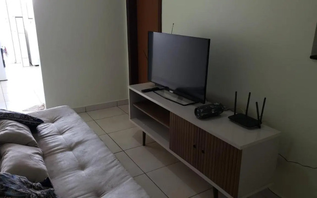 Apt encantador c/ varanda próximo ao aeroporto Jk.