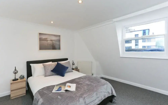 Platinum Apartments in Farringdon 9980