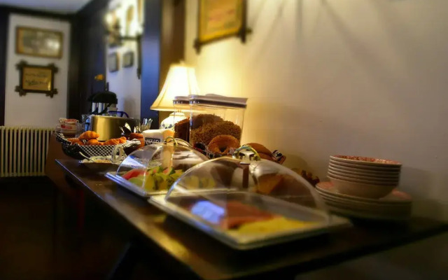 Silsbee's by Daniels House