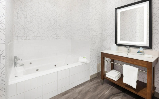 Four Points by Sheraton Calgary Airport
