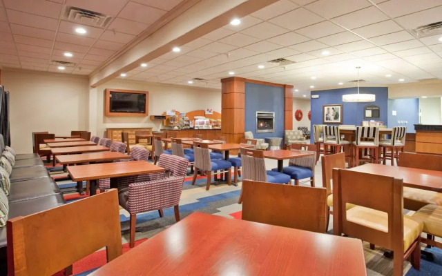 Holiday Inn Express Hotel & Suites Beatrice by IHG