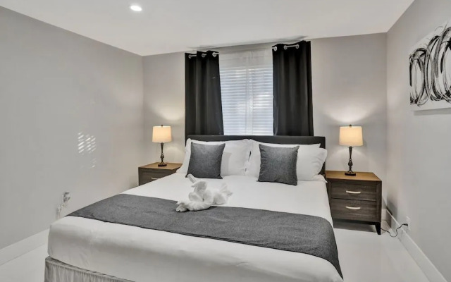 Renovated 5½ Bedroom Home/Heated Pool