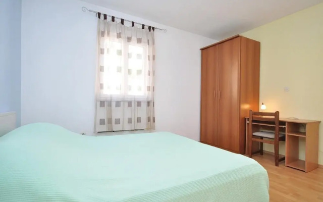 Amazing Apartment in Pucisca With 3 Bedrooms and Wifi