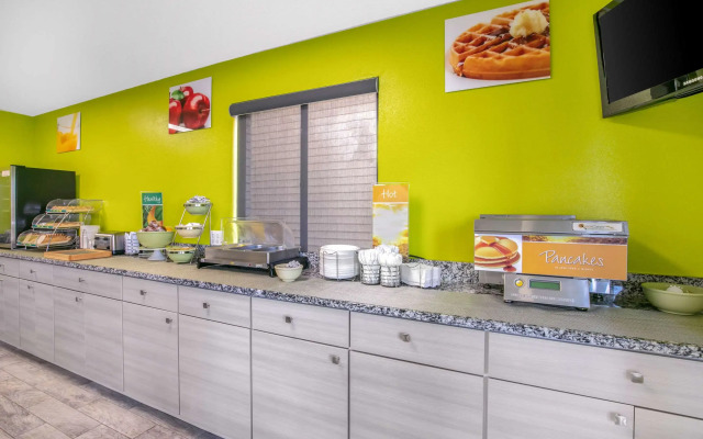 Quality Inn & Suites Metropolis I-24