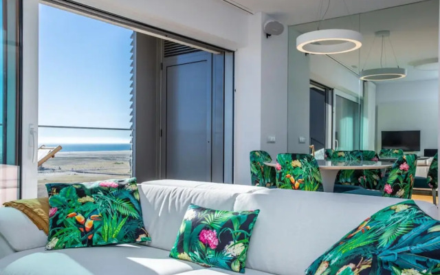 Acqua House by Rent4all