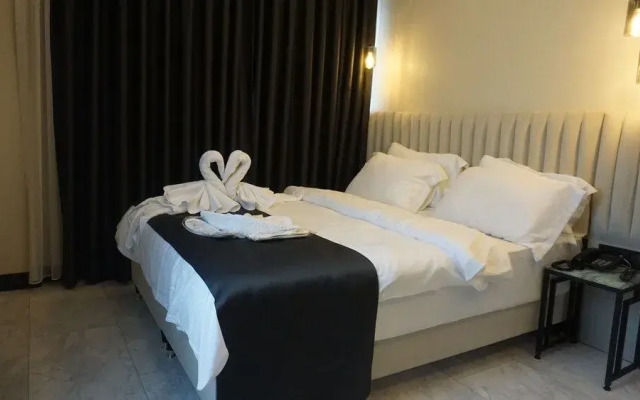 mana airport hotel