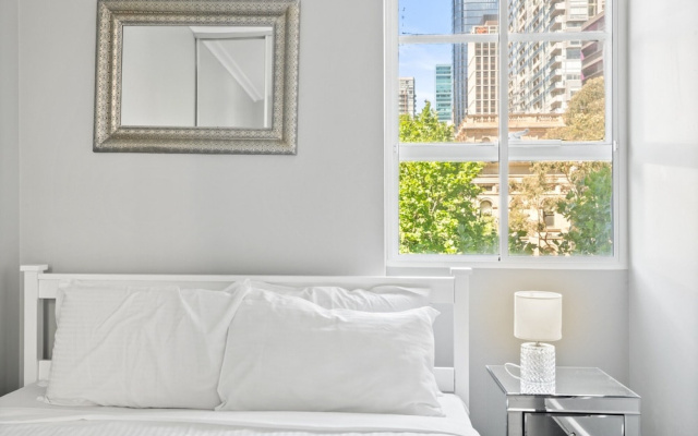 Central 3-bed Apartment in Vibrant Melbourne
