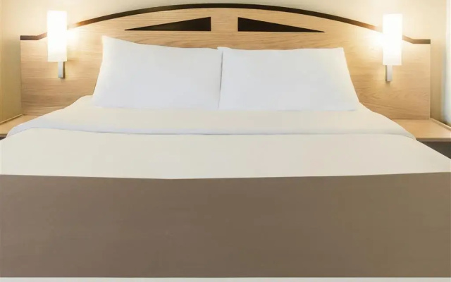 Garner Hotel Chesterfield North by IHG