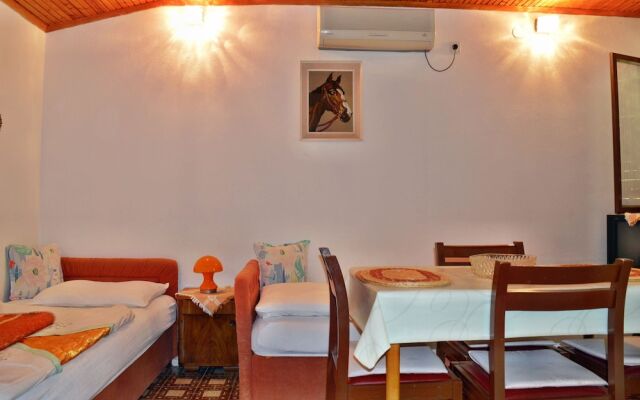Apartments Savarin 550