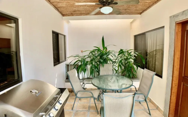 Villa Arenas: Private Pool & Easy Beach Access in Jaco by RedAwning