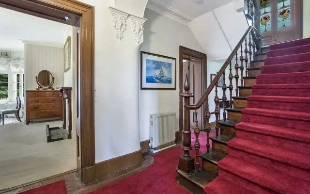 Talara Manor
