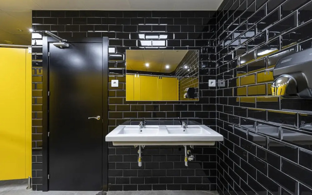 Art Seven Hostel Capsules