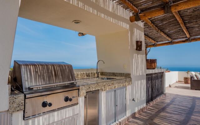 Expansive Views of Famous Cabo Arch: Villa Sirena