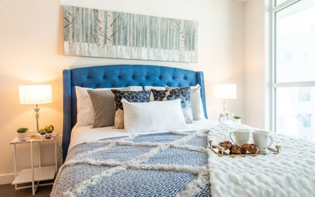 QuickStay - Premium 2-Bedroom with CN Tower & Lake Views