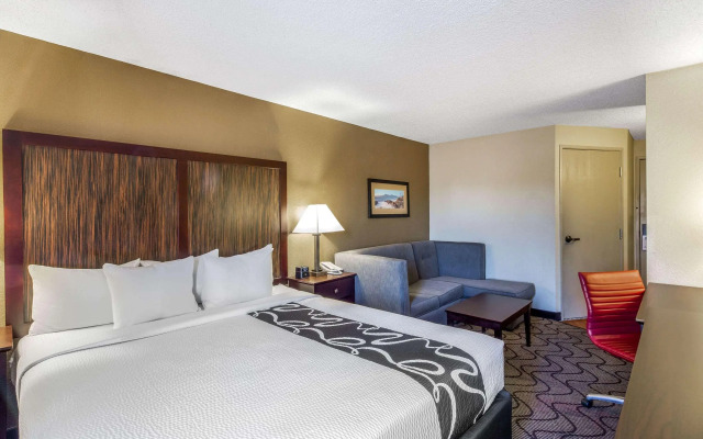 La Quinta Inn & Suites by Wyndham Oakland Airport Coliseum