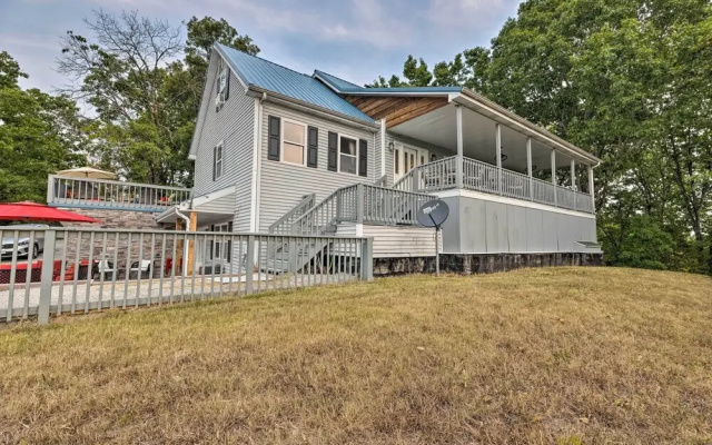'hilltop Hideaway' Branson Home w/ Trampoline!