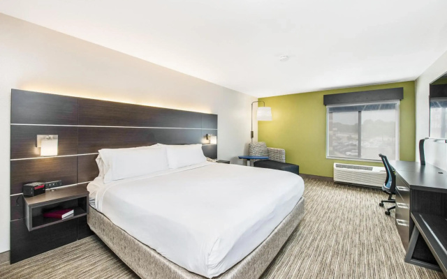Holiday Inn Express & Suites Delafield by IHG