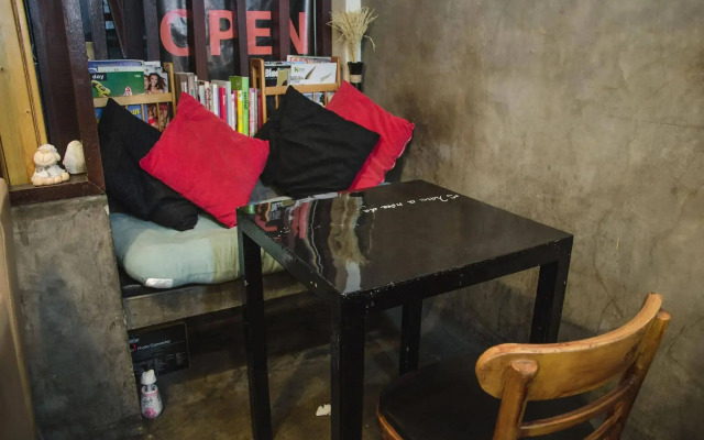 Bed & Butler Hostel